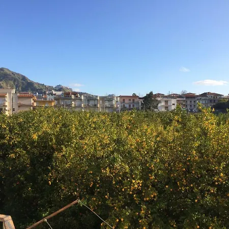 Al Chiaro Di Luna Oda ve Kahvaltı Taormina