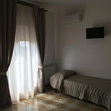 Oda ve Kahvaltı Al Chiaro Di Luna Taormina